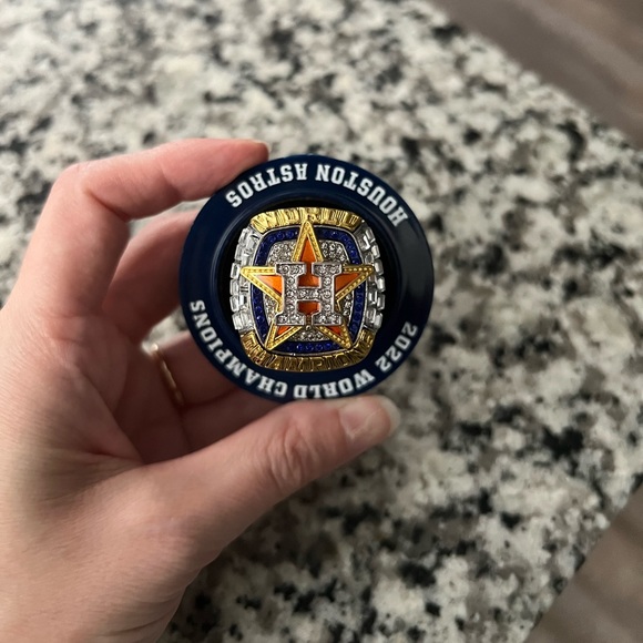 Houston Astros Alex Bregman 2022 World Champions Replica Ring - Picture 2 of 6